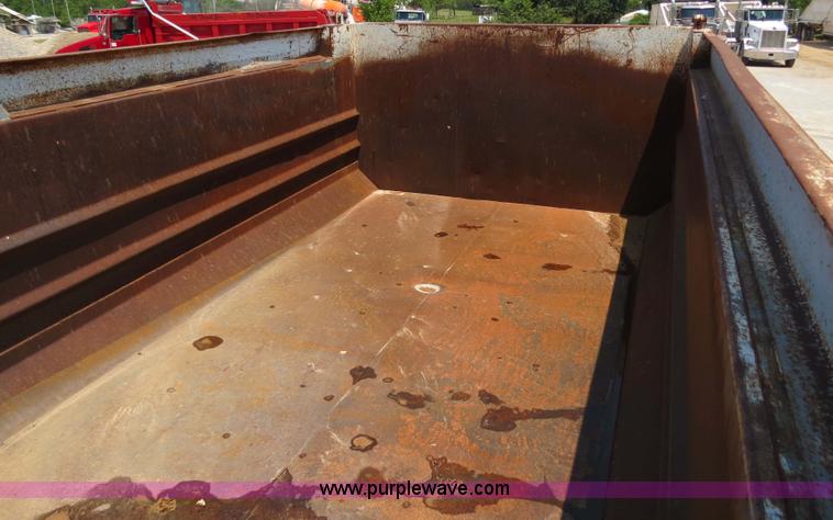 image for item B2443 1994 Volvo White GMC ACL dump truck