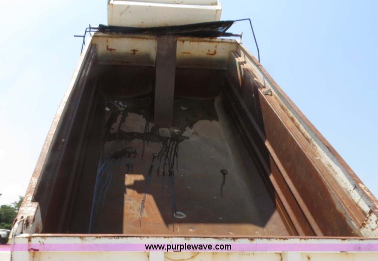 image for item B2443 1994 Volvo White GMC ACL dump truck