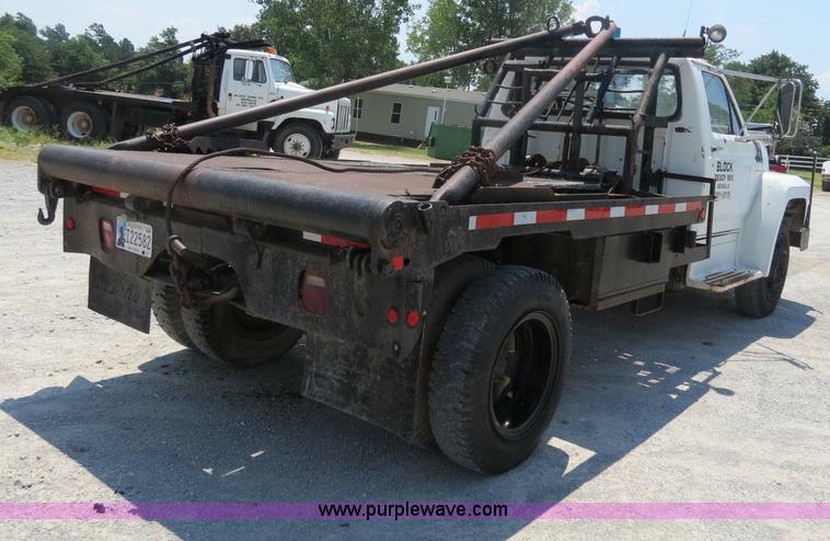image for item B2444 1981 Ford F600 winch truck