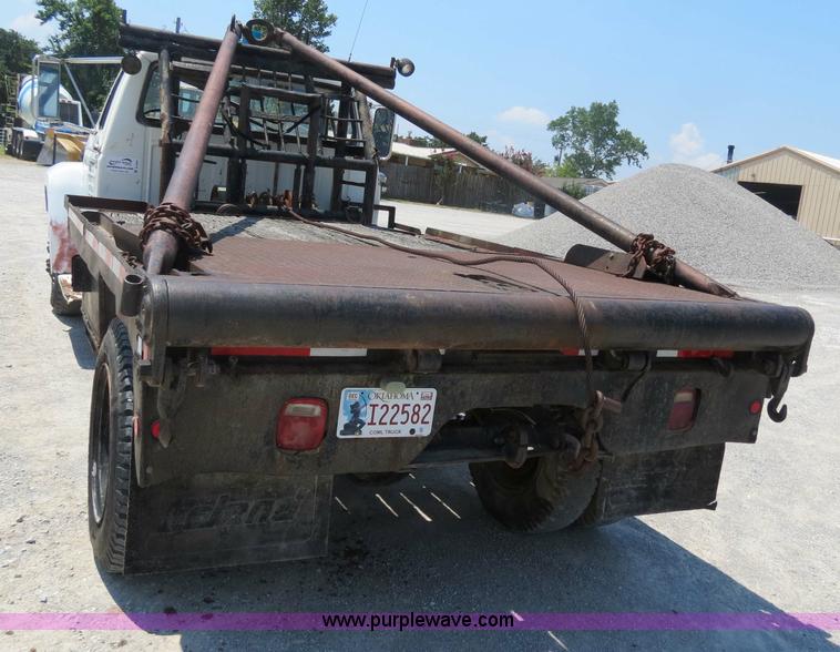 image for item B2444 1981 Ford F600 winch truck