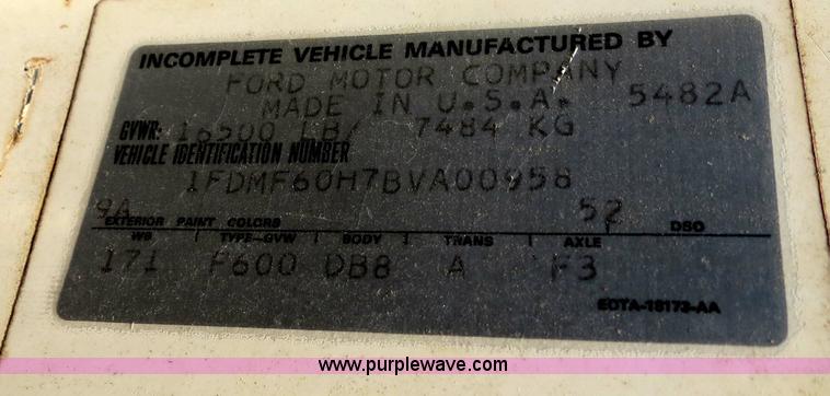 image for item B2444 1981 Ford F600 winch truck