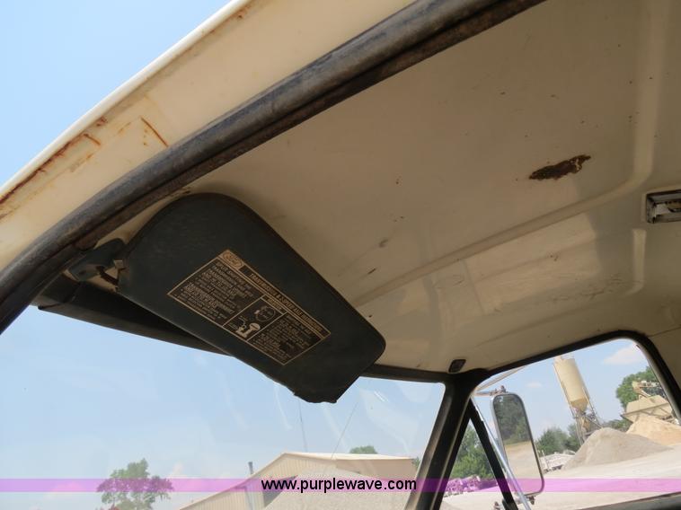 image for item B2444 1981 Ford F600 winch truck