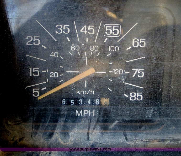 image for item B2444 1981 Ford F600 winch truck