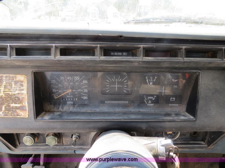 image for item B2444 1981 Ford F600 winch truck