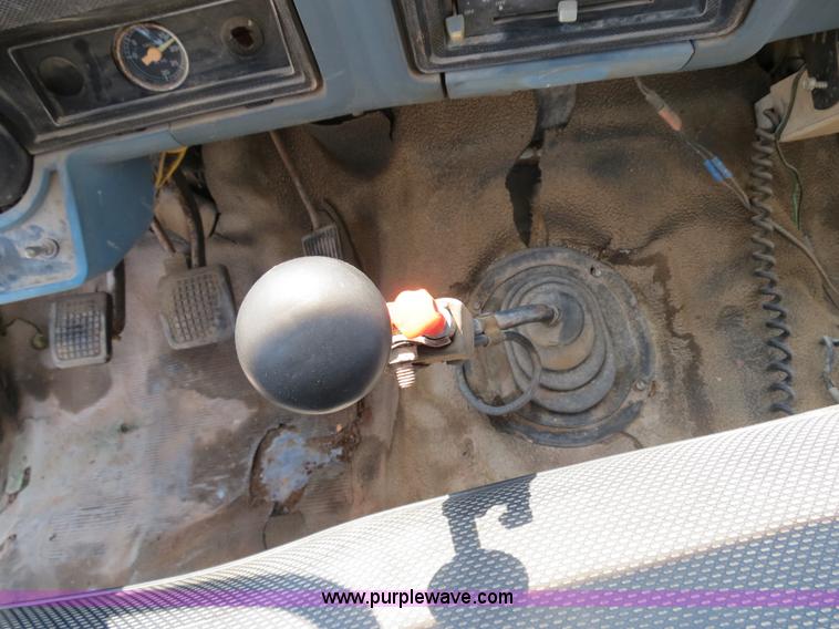 image for item B2444 1981 Ford F600 winch truck