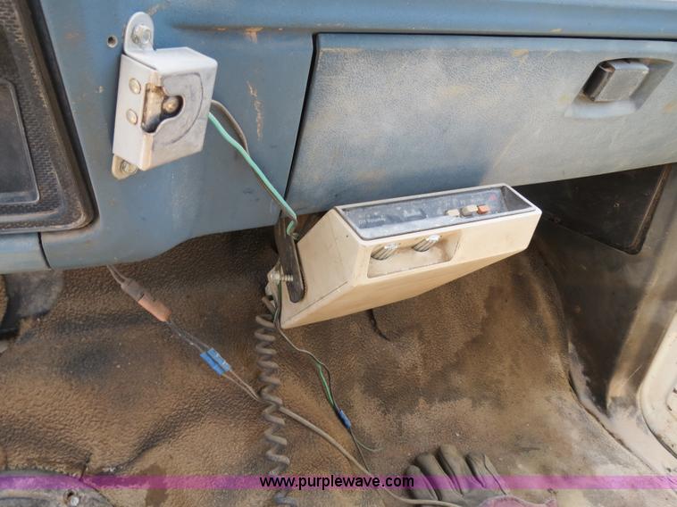 image for item B2444 1981 Ford F600 winch truck