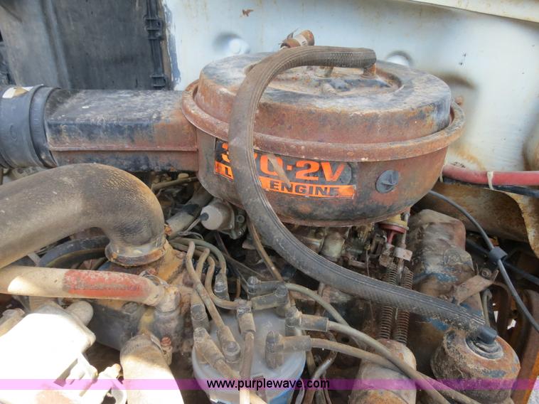 image for item B2444 1981 Ford F600 winch truck