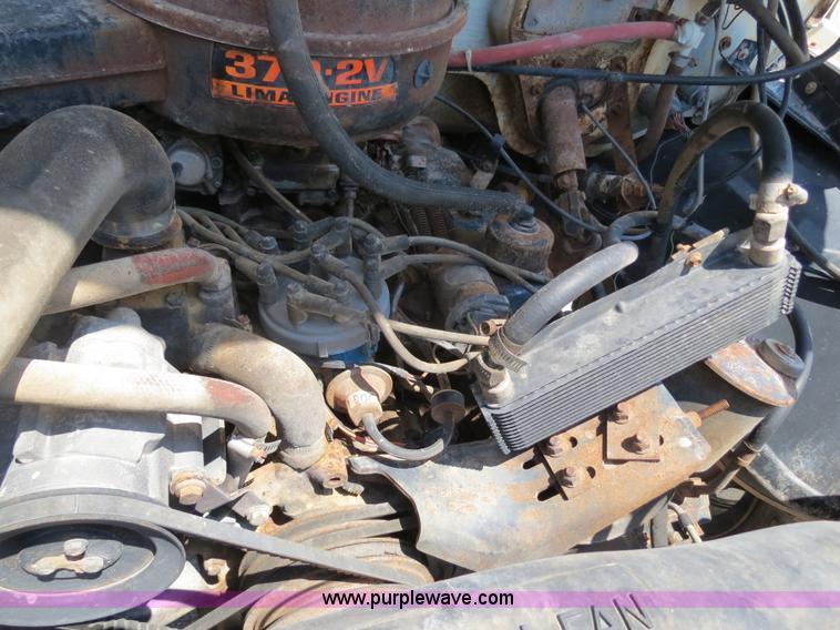 image for item B2444 1981 Ford F600 winch truck