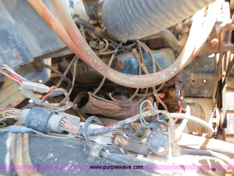 image for item B2444 1981 Ford F600 winch truck