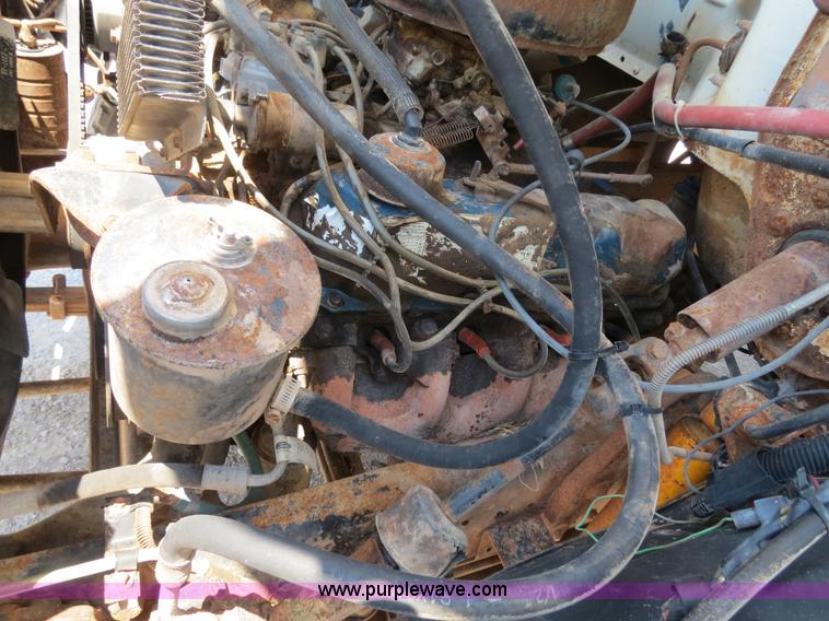 image for item B2444 1981 Ford F600 winch truck