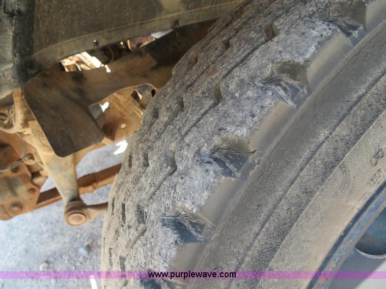 image for item B2444 1981 Ford F600 winch truck