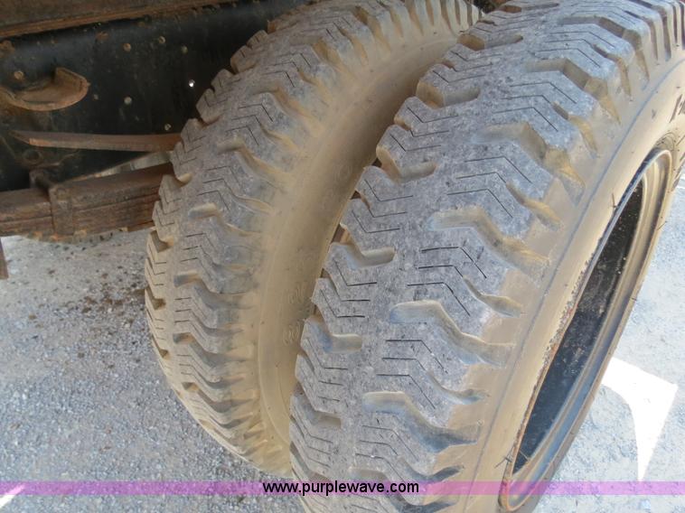 image for item B2444 1981 Ford F600 winch truck