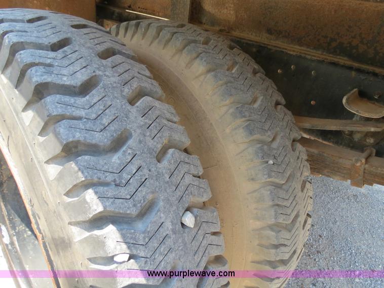 image for item B2444 1981 Ford F600 winch truck