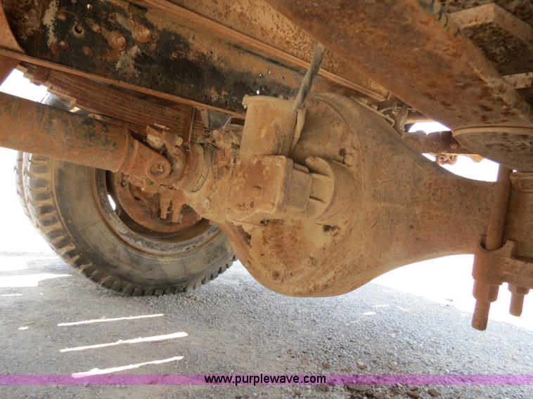 image for item B2444 1981 Ford F600 winch truck