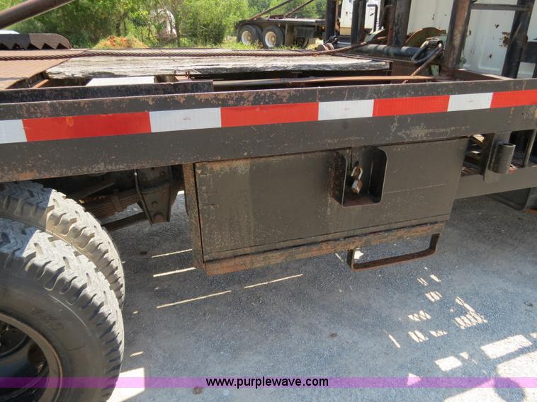 image for item B2444 1981 Ford F600 winch truck