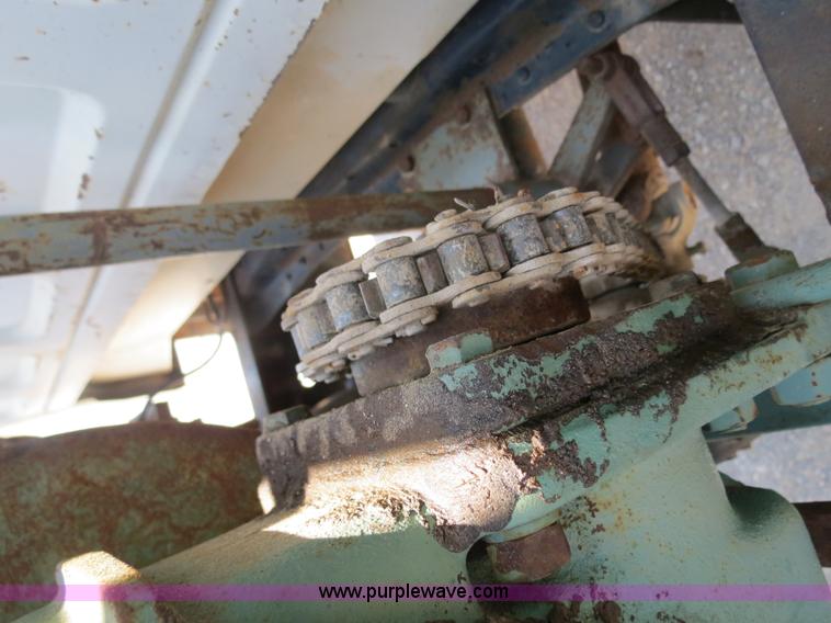 image for item B2444 1981 Ford F600 winch truck