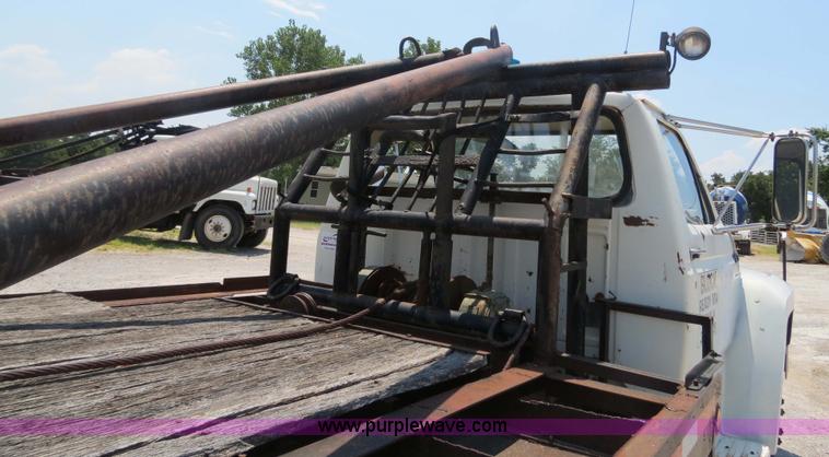 image for item B2444 1981 Ford F600 winch truck