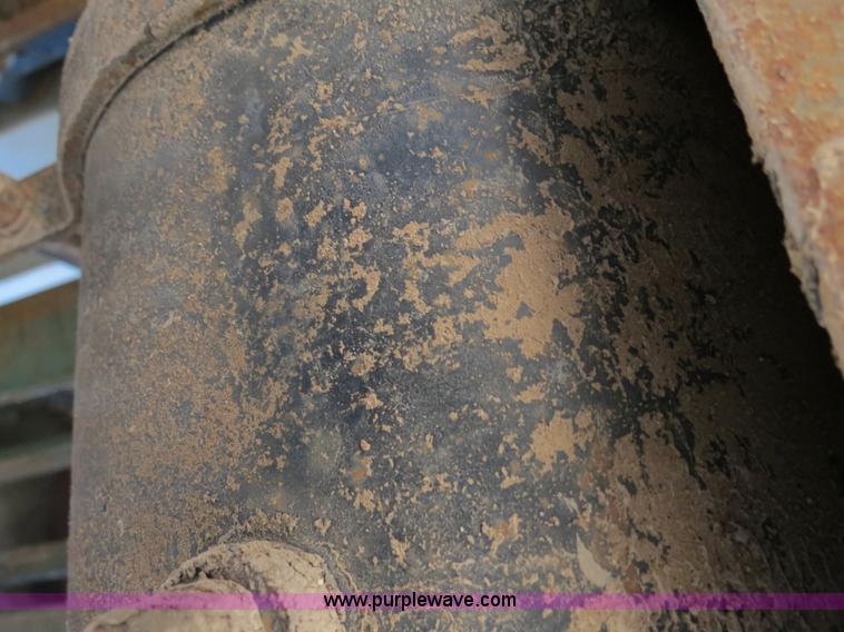 image for item B2444 1981 Ford F600 winch truck