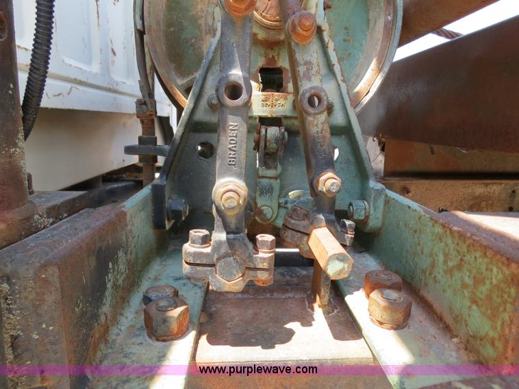 image for item B2444 1981 Ford F600 winch truck