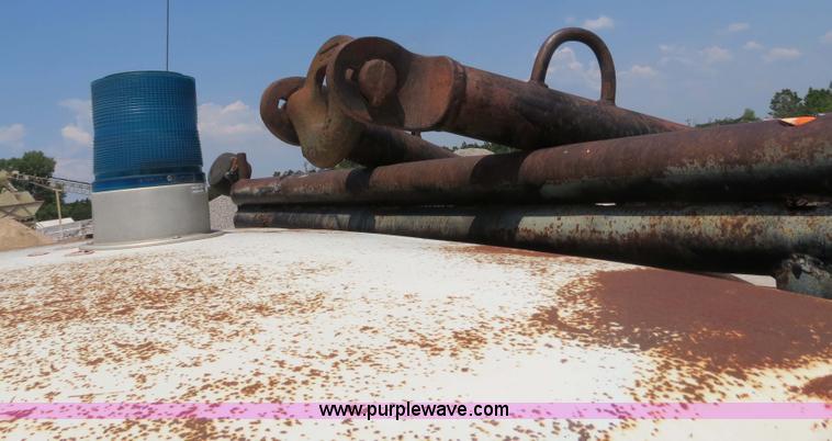 image for item B2444 1981 Ford F600 winch truck