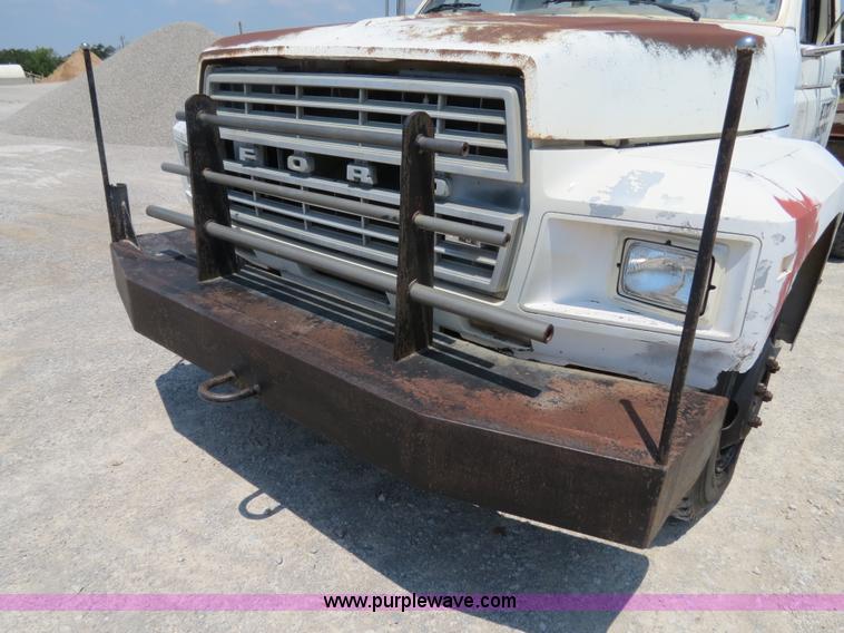 image for item B2444 1981 Ford F600 winch truck