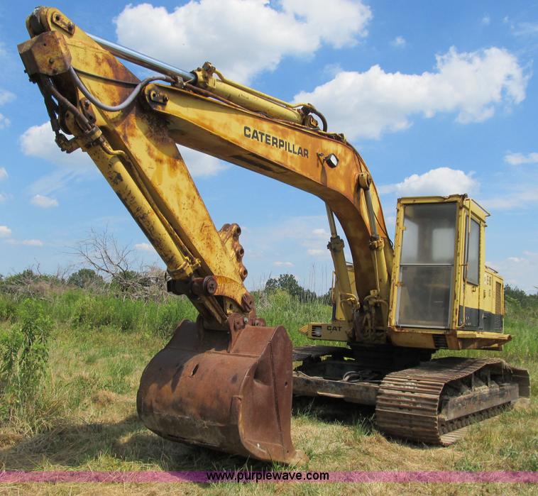 image for item B2764 1983 Caterpillar 225 excavator