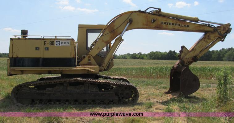 image for item B2764 1983 Caterpillar 225 excavator