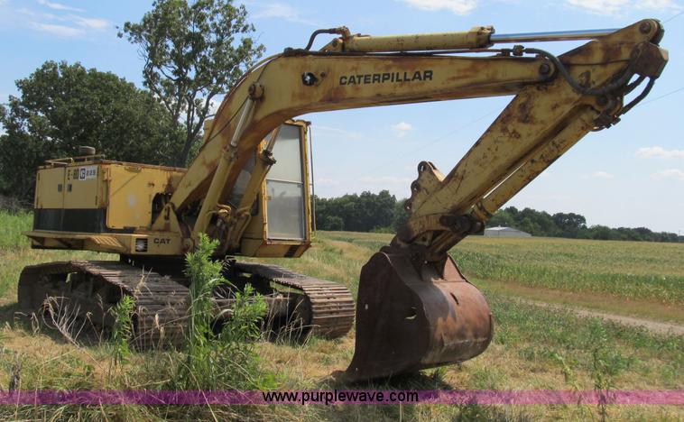 image for item B2764 1983 Caterpillar 225 excavator