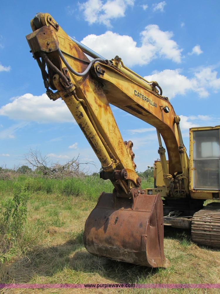 image for item B2764 1983 Caterpillar 225 excavator