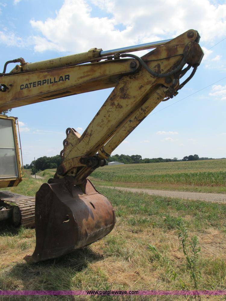 image for item B2764 1983 Caterpillar 225 excavator
