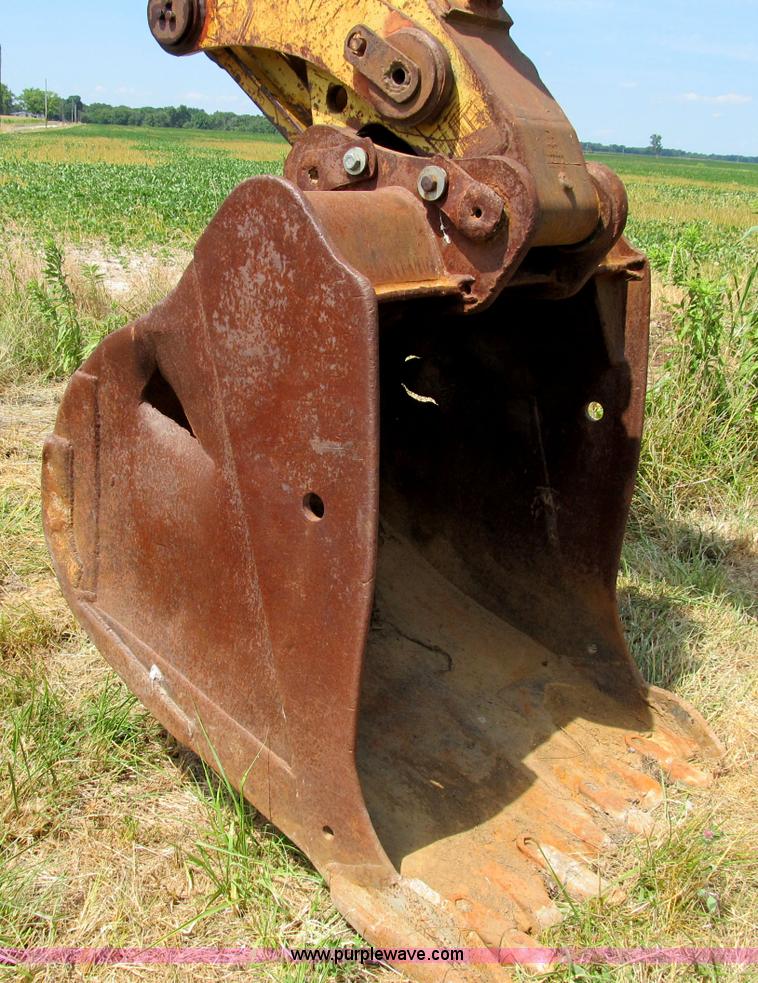 image for item B2764 1983 Caterpillar 225 excavator