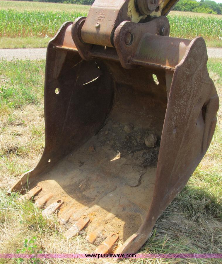 image for item B2764 1983 Caterpillar 225 excavator