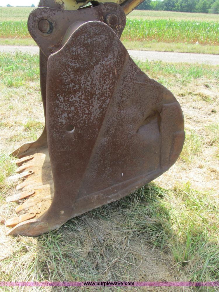 image for item B2764 1983 Caterpillar 225 excavator