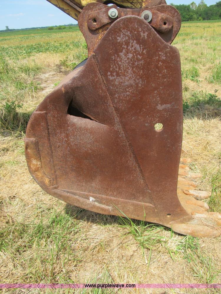 image for item B2764 1983 Caterpillar 225 excavator