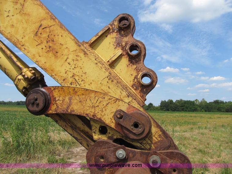 image for item B2764 1983 Caterpillar 225 excavator