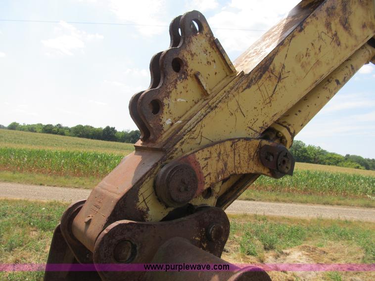 image for item B2764 1983 Caterpillar 225 excavator