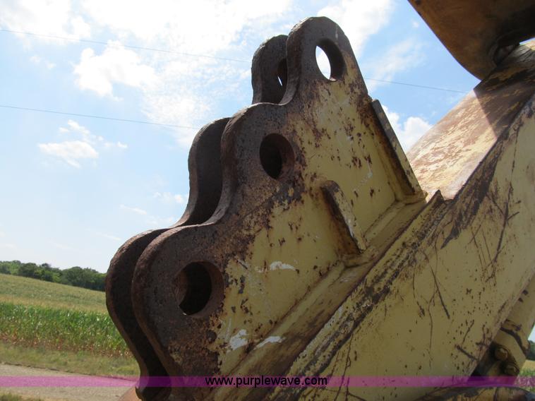 image for item B2764 1983 Caterpillar 225 excavator