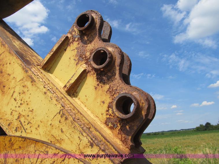 image for item B2764 1983 Caterpillar 225 excavator