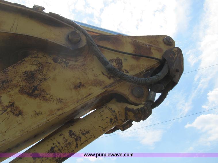 image for item B2764 1983 Caterpillar 225 excavator