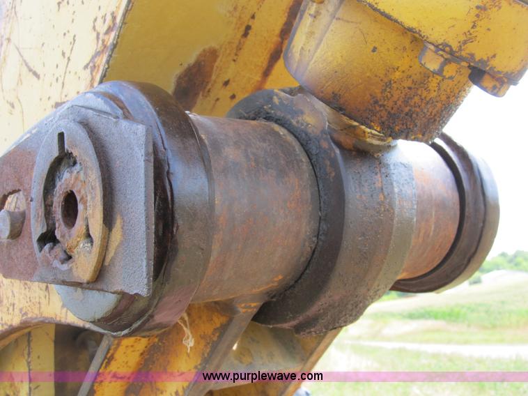 image for item B2764 1983 Caterpillar 225 excavator