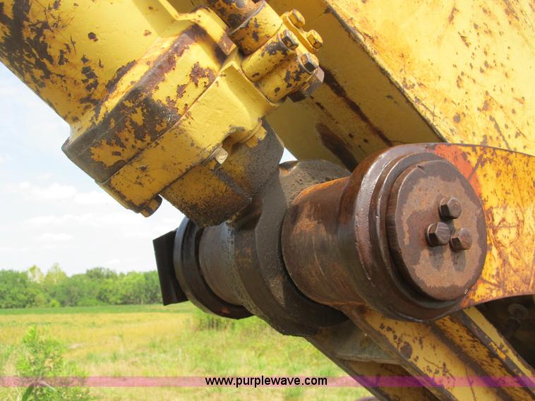 image for item B2764 1983 Caterpillar 225 excavator