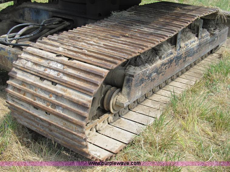 image for item B2764 1983 Caterpillar 225 excavator