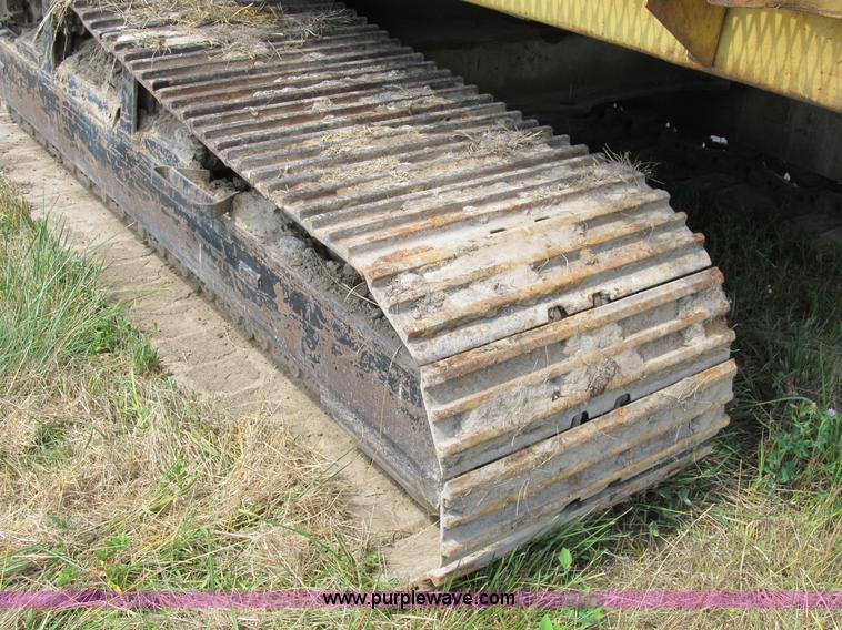 image for item B2764 1983 Caterpillar 225 excavator