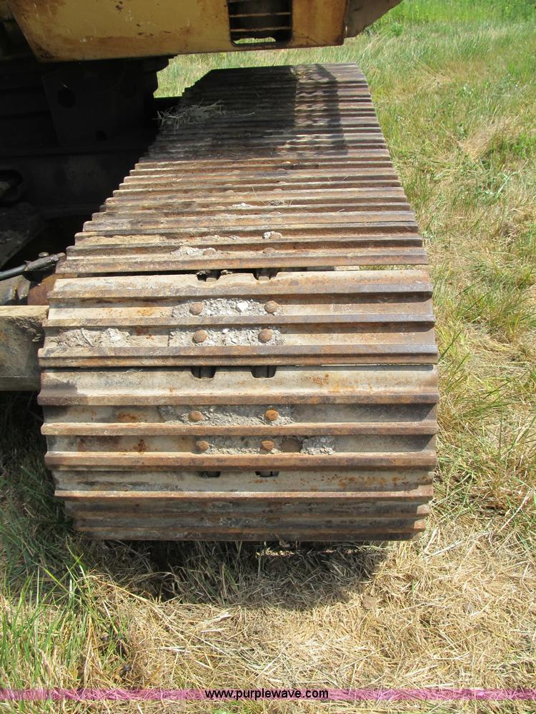 image for item B2764 1983 Caterpillar 225 excavator