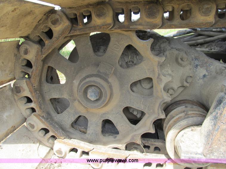 image for item B2764 1983 Caterpillar 225 excavator