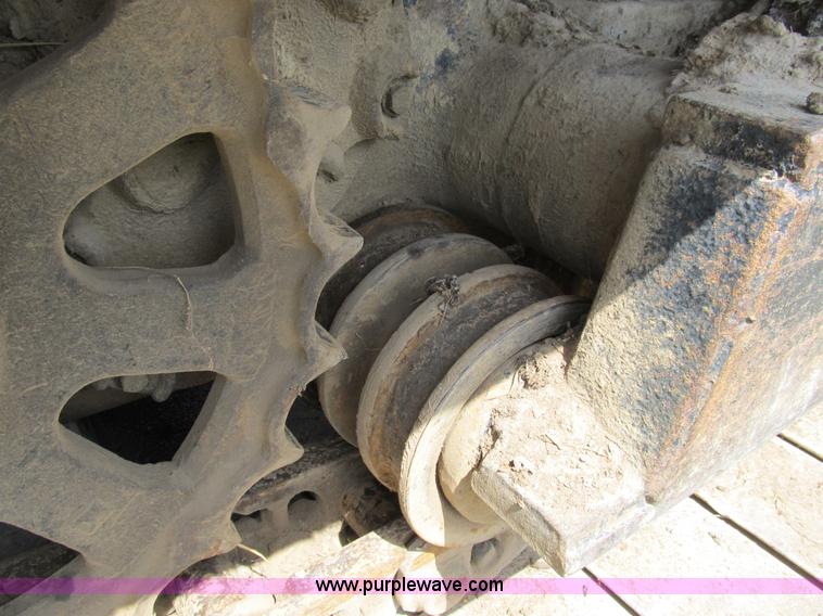 image for item B2764 1983 Caterpillar 225 excavator