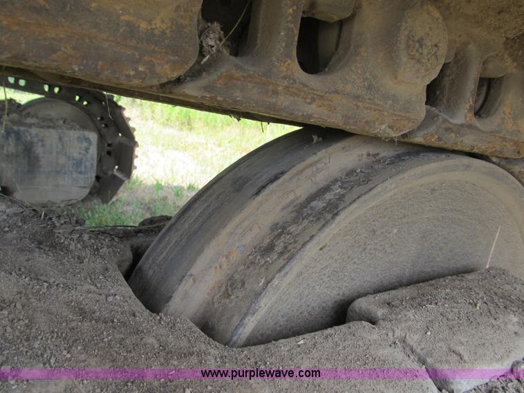 image for item B2764 1983 Caterpillar 225 excavator