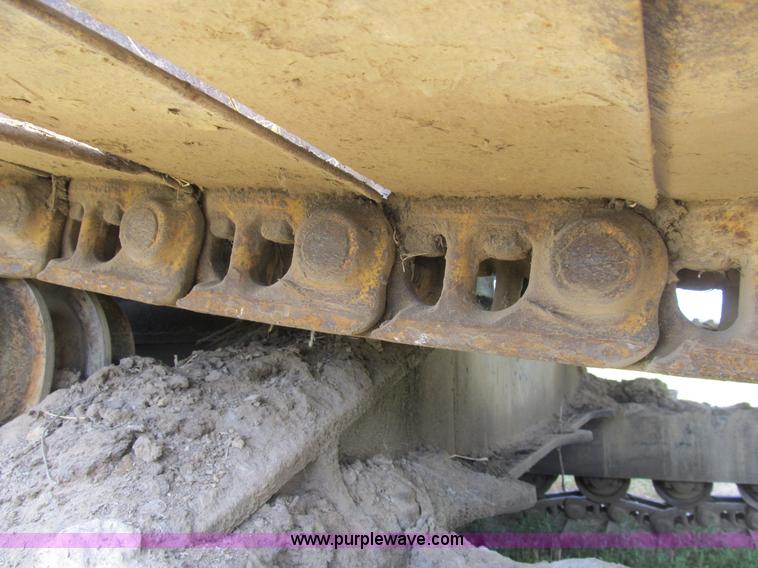 image for item B2764 1983 Caterpillar 225 excavator