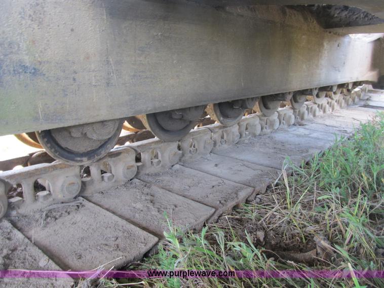 image for item B2764 1983 Caterpillar 225 excavator