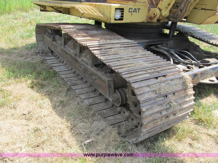 image for item B2764 1983 Caterpillar 225 excavator